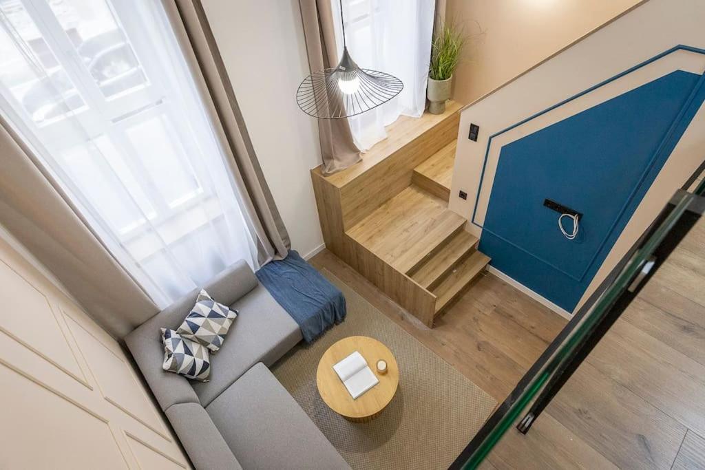 Downtown Comfort One *