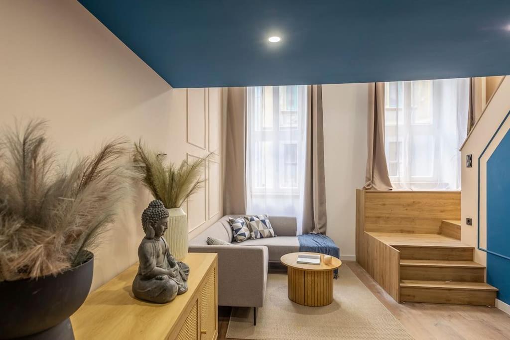 Downtown Comfort One Apartment